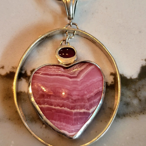 Garnet - rhodochrosite heart pendant w/ 18" silver chain - Picture 2 of 3